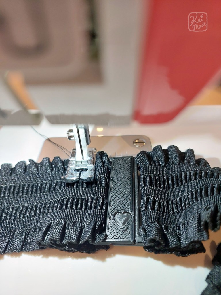 Sewing a wide elastic waist belt with 3d printed buckle