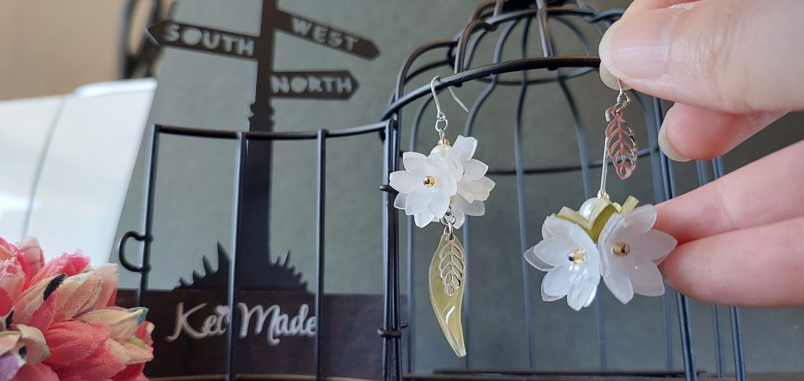 White flower drop earrings by KeiMade