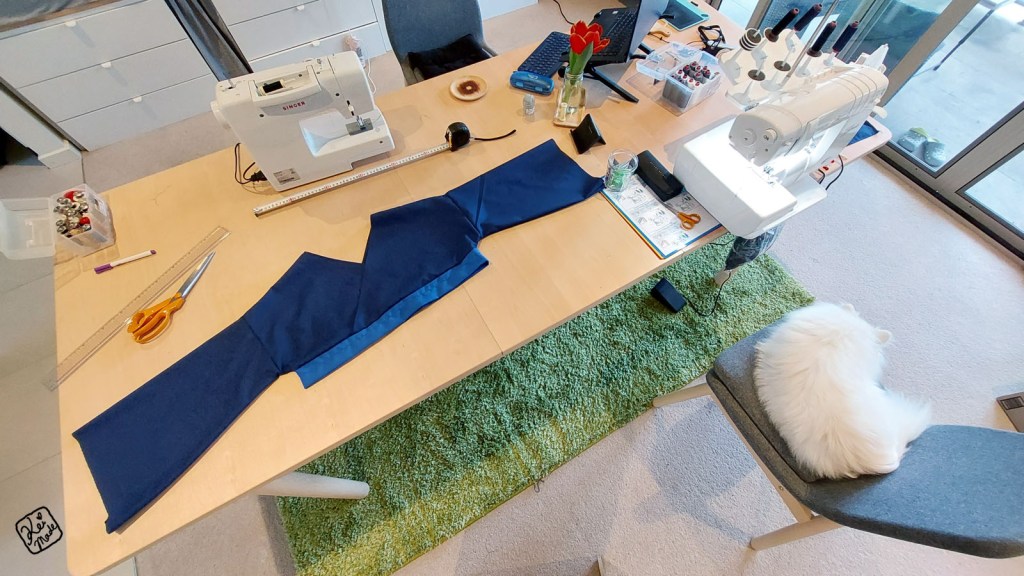 How to sew a kimono dress with Japanese Spitz dog stealing your seat.