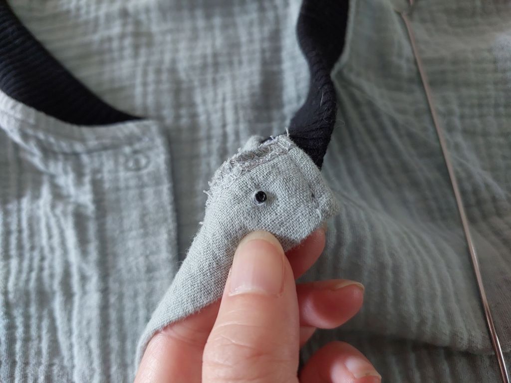 inserting sungrip plastic snap button